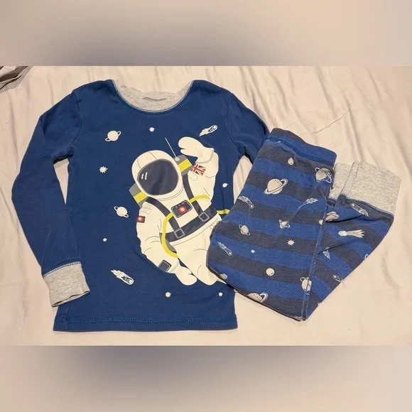 PLAY Mini Boden Blue Glow-in-the-Dark Astronaut Pajama Set (5T) - Picture 2 of 12